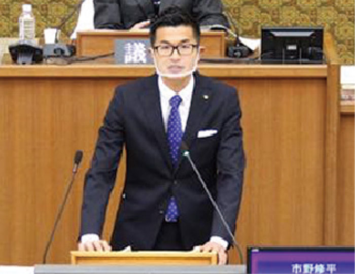 桑名市議会議での写真